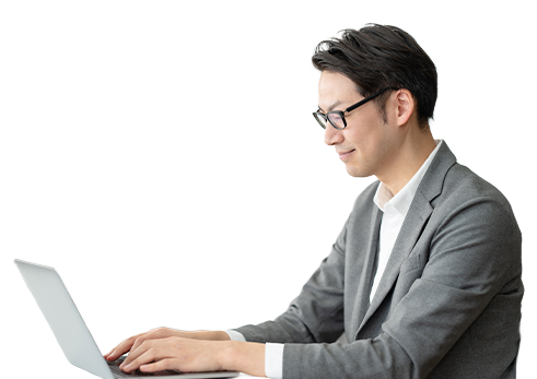 pcを操作している男性
