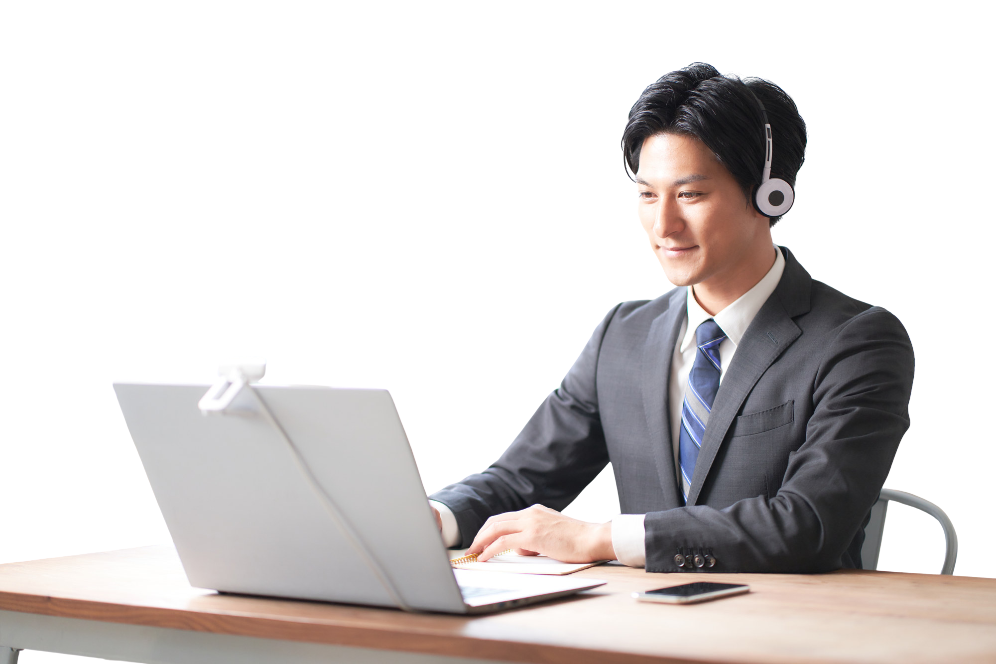 pcを操作している男性